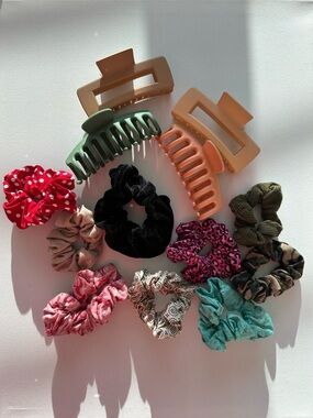 Assorted Hair Clips & Scrunchies Set - Mixed Colors